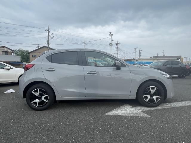 ＭＡＺＤＡ２ １．５　１５ＢＤ　３６０°ビューモニター　地デジチューナー　当社整備代車使用車　車線逸脱警報　スマートキー　ＬＥＤヘッドライト　衝突軽減ブレーキ　全方位カメラ　フルセグ　シートヒーター　ミュージックプレイヤー接続可（13枚目）