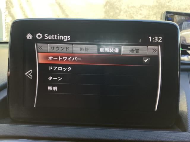 レバーをＡＵＴＯの位置にしているとき、レインセンサーが雨を感知すると、雨量に応じてワイパーが自動で作動してくれるオートワイパーを装備！設定変更で非作動にすると、間欠作動に固定されます。