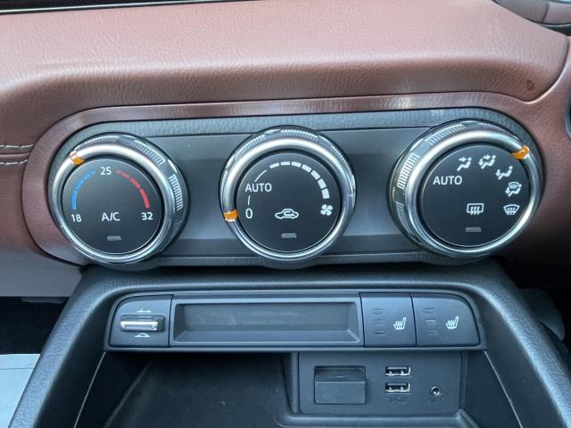 Ａｐｐｌｅ　Ｃａｒｐｌａｙ・Ａｎｄｒｏｉｄ　Ａｕｔｏ対応！マツダ　コネクト（コマンダーコントロール）でスマートフォンを操作して、通話、音楽を聴いたり、マップで目的地を調べることができます。