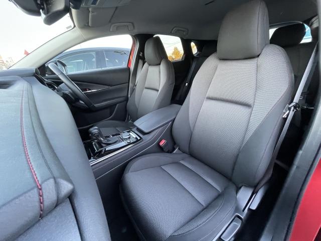 CX-30 2.0 20S ブラックトーンエディション ドライビングポジションサポートパッケージ スマートキー 電動リアゲート ドライブレコーダー クリアランスソナー アイドリングストップ アラウンドビューモニター ワンオーナー オートライト ETC(9枚目)