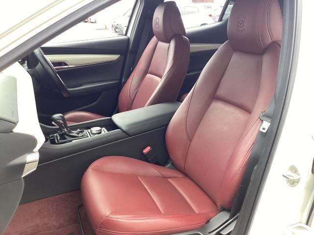 MAZDA3ファストバック 2.0 20S 100周年 特別記念車 赤革 ナビ ETC2.0 ドラレコ 360度ビューモニター スマートブレーキサポート フルセグ 車線逸脱警報 パーキングセンサー ワンオーナー シートヒーター DVD ドラレコ オートライト ETC(9枚目)