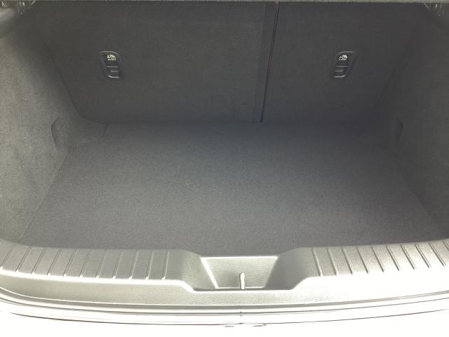 MAZDA3ファストバック 2.0 20S 100周年 特別記念車 赤革 ナビ ETC2.0 ドラレコ 360度ビューモニター スマートブレーキサポート フルセグ 車線逸脱警報 パーキングセンサー ワンオーナー シートヒーター DVD ドラレコ オートライト ETC(11枚目)