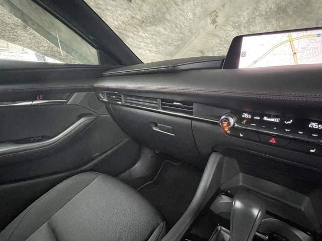 ＭＡＺＤＡ３ファストバック １．５　１５Ｓ　ブラック　セレクション　３６０°セーフティパッケージ　コンフォートパッケージ　シートヒーター　パワーシート　フルセグ　レーダークルーズコントロール　３６０度ビューモニター　ＬＥＤヘッドライト（38枚目）