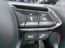 マツダレーダークルーズコントロール搭載。先行車との速度差や車間距離を計測してエンジンとブレーキをコントロールし、設定した車間距離を保つよう自動で車速を調整します。0キロから高速域まで追従走行が可能