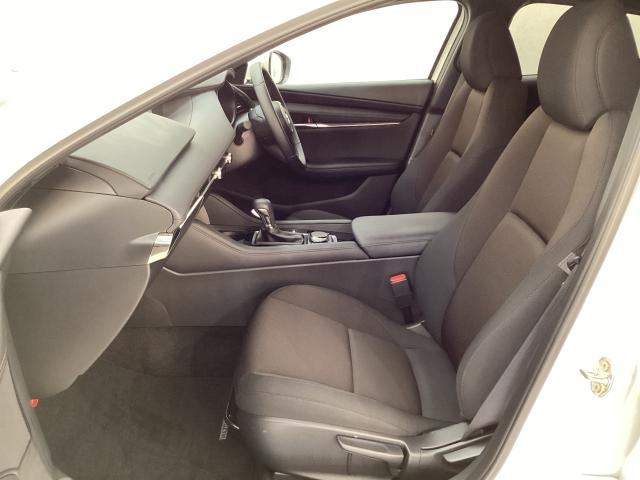 ＭＡＺＤＡ３ファストバック １．５　１５Ｓ　ツーリング　フルセグテレビ　レーンアシスト　アダプティブクルーズ　ワンオーナ　コーナーセンサー　ＤＶＤ　ＥＴＣ車載器　ＵＳＢ接続　ＬＥＤヘッド　記録簿　横滑り防止システム　ドライブレコーダー（9枚目）