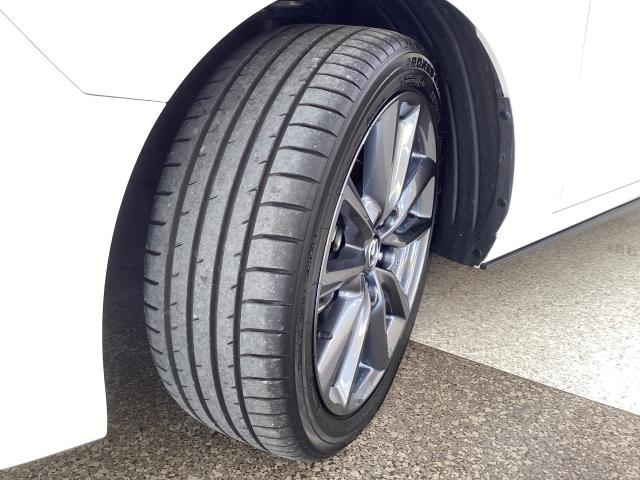 ＭＡＺＤＡ３ファストバック １．５　１５Ｓ　ツーリング　フルセグテレビ　レーンアシスト　アダプティブクルーズ　ワンオーナ　コーナーセンサー　ＤＶＤ　ＥＴＣ車載器　ＵＳＢ接続　ＬＥＤヘッド　記録簿　横滑り防止システム　ドライブレコーダー（33枚目）