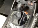 アクセルペダルを踏み込む量や速さに応じて変速パターンを最適制御し、人馬一体の運転感覚を発揮してくれる６速オートマ！