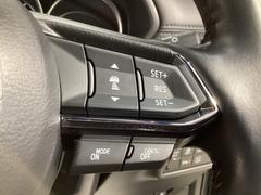 ＭＲＣＣ（マツダレーダークルーズコントロール）は先行車との車間を維持しながら追従走行を行い、長距離でのドライバー負担を軽減させてくれます。 4