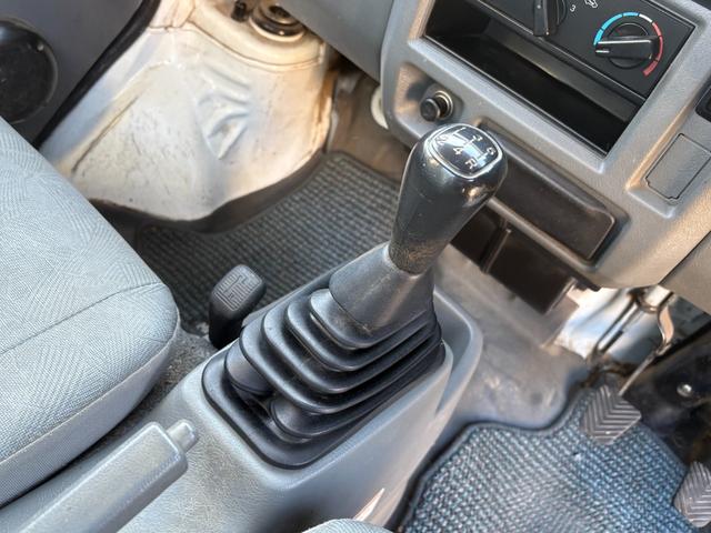 ミニキャブトラック ダンプ　４ＷＤ　５ＭＴ　社外オーディオ　社外アルミ（17枚目）
