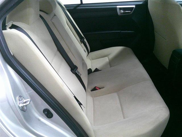 カローラアクシオ １．５Ｇ　横滑り防止装置　衝突軽減システム　フルセグＴＶ　バックモニター　ＬＥＤヘッドライト　スマートキー　ＡＵＸ　サイドエアバック　キーレスエントリー　点検記録簿　オートエアコン　ＡＢＳ　デュアルエアバック（6枚目）