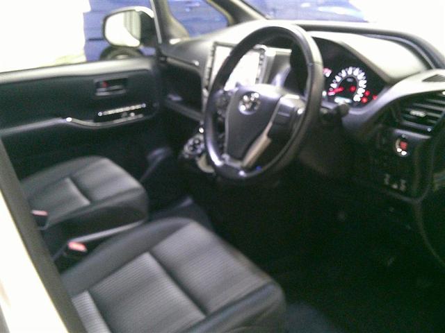 ヴォクシー ＺＳ　両電動スライドドア　サンルーフ　地デジ　盗難防止システム　オートエアコン　ダブルエアバッグ　ＤＶＤ再生可　ＥＴＣ　ＬＥＤヘッドライト　メモリーナビ　オートクルーズ　ナビＴＶ　３列シート　ＰＷ　ＡＢＳ（11枚目）