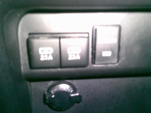 ヴォクシー ＺＳ　両電動スライドドア　サンルーフ　地デジ　盗難防止システム　オートエアコン　ダブルエアバッグ　ＤＶＤ再生可　ＥＴＣ　ＬＥＤヘッドライト　メモリーナビ　オートクルーズ　ナビＴＶ　３列シート　ＰＷ　ＡＢＳ（16枚目）