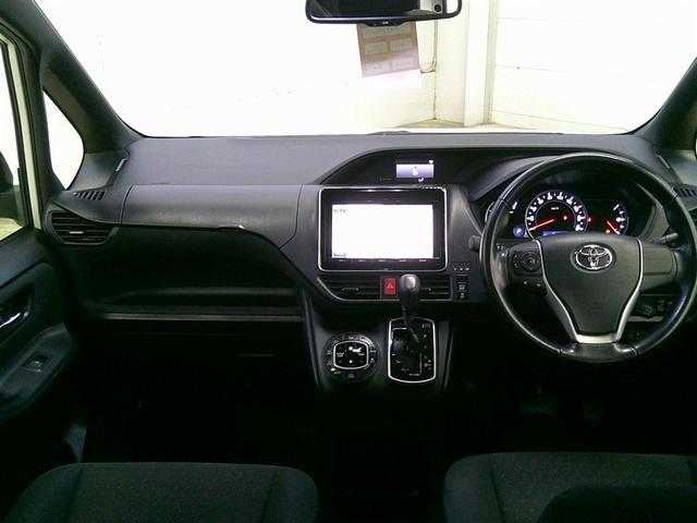 ノア Ｇ　リアエアコン　フルセグテレビ　盗難防止システム　記録簿付き　エアバッグ　アルミ　キーレス　クルーズコントロール　ＤＶＤ再生　ＥＴＣ　メモリーナビ　３列シート　ミュージックプレイヤー接続可　ＥＳＣ（9枚目）