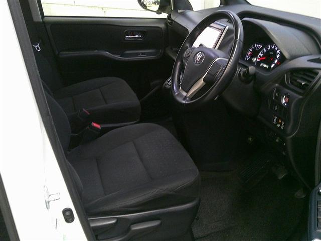 ノア Ｇ　リアエアコン　フルセグテレビ　盗難防止システム　記録簿付き　エアバッグ　アルミ　キーレス　クルーズコントロール　ＤＶＤ再生　ＥＴＣ　メモリーナビ　３列シート　ミュージックプレイヤー接続可　ＥＳＣ（18枚目）