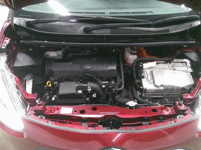 シエンタ ハイブリッドＧ　クエロ　点検記録簿　地デジＴＶ　盗難防止　横滑り防止　ＬＥＤライト　クルコン　ドライブレコーダー　スマートキー　ＥＴＣ　バックモニタ　ＤＶＤ　オ－トエアコン　メモリ－ナビ　エアバッグ　３列シート　ナビ＆ＴＶ（18枚目）