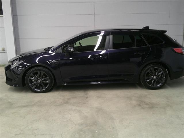 カローラツーリング ハイブリッド　ダブルバイビー　追突軽減ブレーキ　バックモニタ　地デジフルセグ　横滑防止　ナビＴＶ　スマキー　ＬＥＤライト　Ａストップ　デュアルエアバッグ　エアコン　オートクルーズ　サイドエアバッグ　ＥＴＣ付　ＰＳ　キーフリー（3枚目）