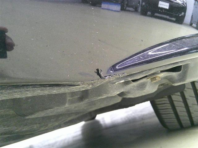 カローラツーリング ハイブリッド　ダブルバイビー　追突軽減ブレーキ　バックモニタ　地デジフルセグ　横滑防止　ナビＴＶ　スマキー　ＬＥＤライト　Ａストップ　デュアルエアバッグ　エアコン　オートクルーズ　サイドエアバッグ　ＥＴＣ付　ＰＳ　キーフリー（13枚目）