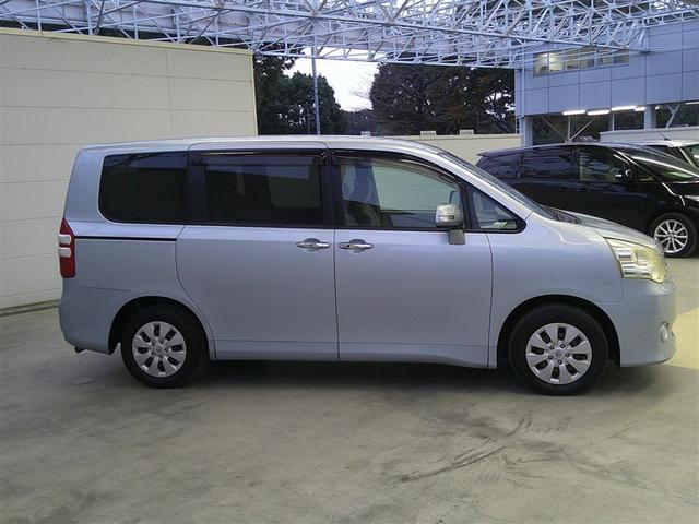 ノア X スマートエディション ナビ&TV リアクーラー キーレス パワーウインドウ スマートキー 3列シート ETC パワーステアリング 盗難防止システム オートエアコン DVD再生 エアバッグ 定期点検記録簿 ABS HDDナビ(3枚目)