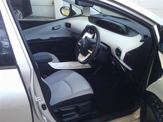 プリウス A 衝突軽減ブレーキシステム Bモニタ 記録簿有 LEDヘッド クルーズコントロール セキュリティー スマートキー パワーステアリング ETC 1オーナー アルミホイル オートエアコン SRS ABS(17枚目)