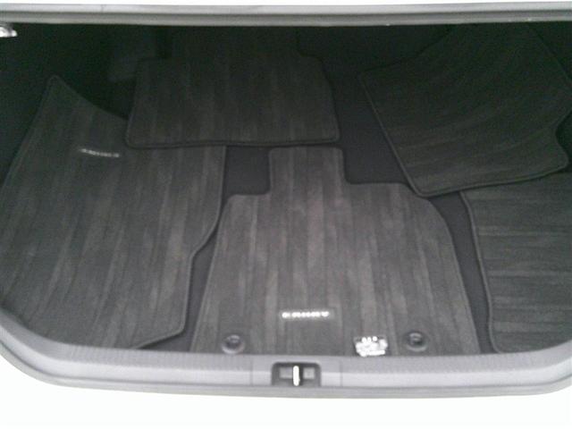 カムリ ＷＳ　盗難防止システム　サイドエアバッグ　パワステ　Ｐシート　クルーズコントロール　ＬＥＤヘッドライト　ナビ　メモリ－ナビ　スマートキー　キーフリー　ＥＴＣ　アルミ　ドライブレコーダー　オートエアコン（7枚目）