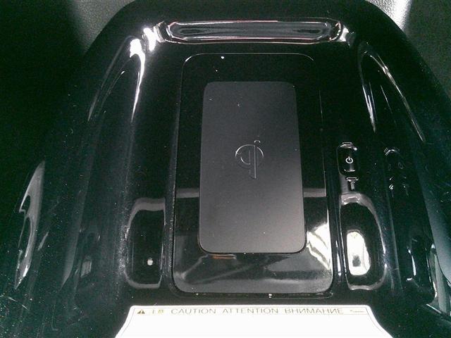 プリウスＰＨＶ Ａプレミアム　ＬＥＤライト　点検記録簿　横滑り防止機能　黒革シート　イモビライザー　ＥＴＣ　Ｂカメラ　パワステ　オートエアコン　ドラレコ　パワーウィンドウ　アルミ　ＡＢＳ　クルコン　メモリーナビ　エアバッグ（10枚目）