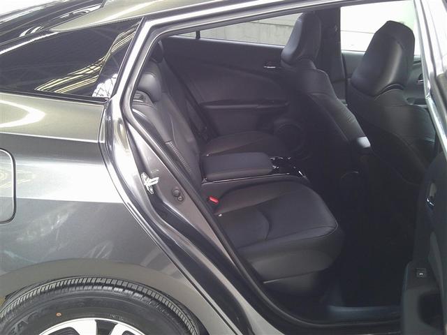 プリウスＰＨＶ Ａプレミアム　ＬＥＤライト　点検記録簿　横滑り防止機能　黒革シート　イモビライザー　ＥＴＣ　Ｂカメラ　パワステ　オートエアコン　ドラレコ　パワーウィンドウ　アルミ　ＡＢＳ　クルコン　メモリーナビ　エアバッグ（18枚目）