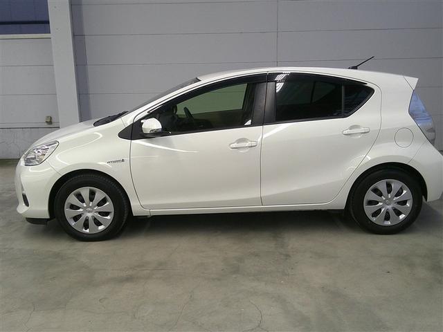 アクア Ｇ　メンテナンスノート　デュアルエアバック　ナビＴＶ　パワーウィンドウ　地デジ　ＥＳＣ　ＡＴエアコン　ＡＢＳ　パワーステアリング　運転席エアバッグ　ＤＶＤ再生機能　ＥＴＣ　メモリーナビゲーション（3枚目）