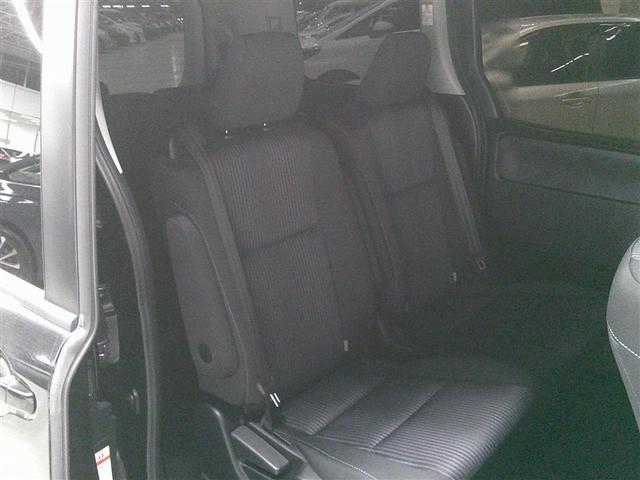 ヴォクシー ＺＳ　地デジ　盗難防止システム　オートエアコン　ダブルエアバッグ　ドライブレコーダー　ＥＴＣ　ＬＥＤヘッドライト　キーレスエントリー　メモリーナビ　ナビＴＶ　３列シート　リアオートエアコン　横滑り防止　ＰＷ（9枚目）