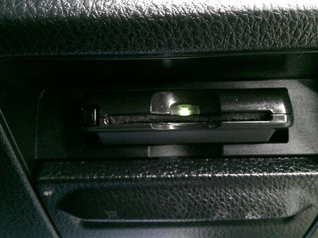 ヴォクシー ＺＳ　地デジ　盗難防止システム　オートエアコン　ダブルエアバッグ　ドライブレコーダー　ＥＴＣ　ＬＥＤヘッドライト　キーレスエントリー　メモリーナビ　ナビＴＶ　３列シート　リアオートエアコン　横滑り防止　ＰＷ（14枚目）