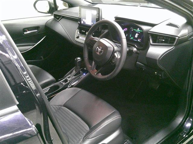 カローラツーリング ハイブリッド　ダブルバイビー　追突軽減ブレーキ　バックモニタ　地デジフルセグ　横滑防止　ナビＴＶ　スマキー　ＬＥＤライト　デュアルエアバッグ　エアコン　オートクルーズ　サイドエアバッグ　ＰＳ　キーフリー　ＡＢＳ　エアバック（10枚目）