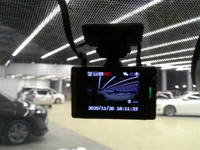 カローラツーリング ハイブリッド　ダブルバイビー　追突軽減ブレーキ　バックモニタ　地デジフルセグ　横滑防止　ナビＴＶ　スマキー　ＬＥＤライト　デュアルエアバッグ　エアコン　オートクルーズ　サイドエアバッグ　ＰＳ　キーフリー　ＡＢＳ　エアバック（15枚目）