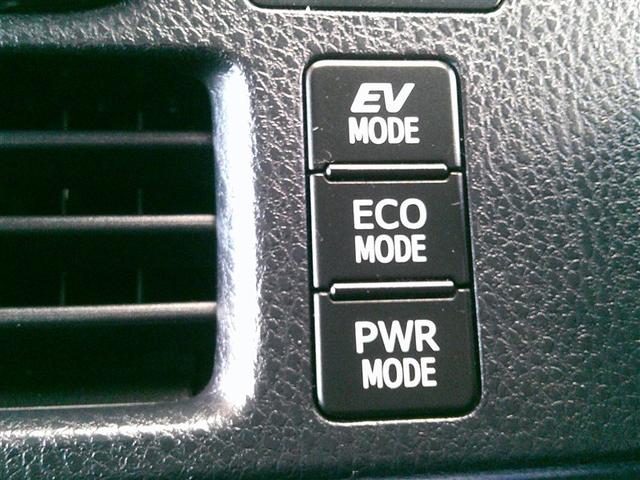 ノア ハイブリッドＸ　両側電動ドア　Ｂカメラ　１オーナー　ＤＶＤ再生可　横滑り防止　エアバック　オートエアコン　リアクーラー　パワーウィンドウ　メモリ－ナビ　ＡＷ　ＬＥＤヘッド　キーフリー　ウォークスルー　Ｄレコ　パワステ（19枚目）