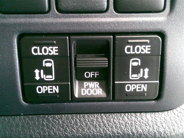 ノア ハイブリッドＸ　両側電動ドア　Ｂカメラ　１オーナー　ＤＶＤ再生可　横滑り防止　エアバック　オートエアコン　リアクーラー　パワーウィンドウ　メモリ－ナビ　ＡＷ　ＬＥＤヘッド　キーフリー　ウォークスルー　Ｄレコ　パワステ（22枚目）