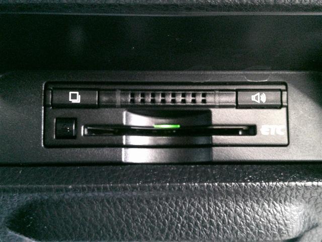 ノア ハイブリッドＸ　両側電動ドア　Ｂカメラ　１オーナー　ＤＶＤ再生可　横滑り防止　エアバック　オートエアコン　リアクーラー　パワーウィンドウ　メモリ－ナビ　ＡＷ　ＬＥＤヘッド　キーフリー　ウォークスルー　Ｄレコ　パワステ（23枚目）