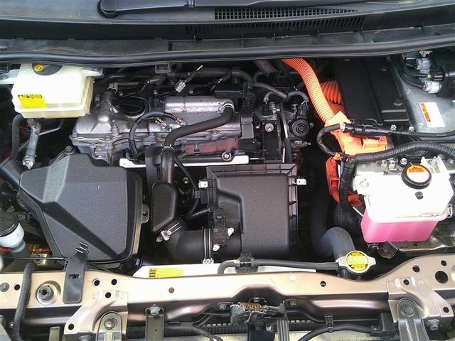 ノア ハイブリッドＸ　両側電動ドア　Ｂカメラ　１オーナー　ＤＶＤ再生可　横滑り防止　エアバック　オートエアコン　リアクーラー　パワーウィンドウ　メモリ－ナビ　ＡＷ　ＬＥＤヘッド　キーフリー　ウォークスルー　Ｄレコ　パワステ（24枚目）