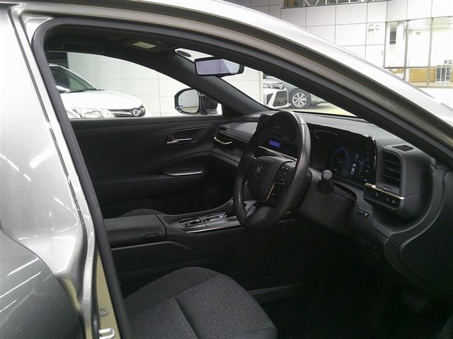 クラウンクロスオーバー Ｇアドバンスド　衝突軽減装置　フルセグテレビ　Ｂカメラ　ＥＴＣ　オートエアコン　１オーナー　エアバッグ　４ＷＤ　ＡＢＳ　メモリーナビ　ナビ＆ＴＶ　アルミホイール（8枚目）