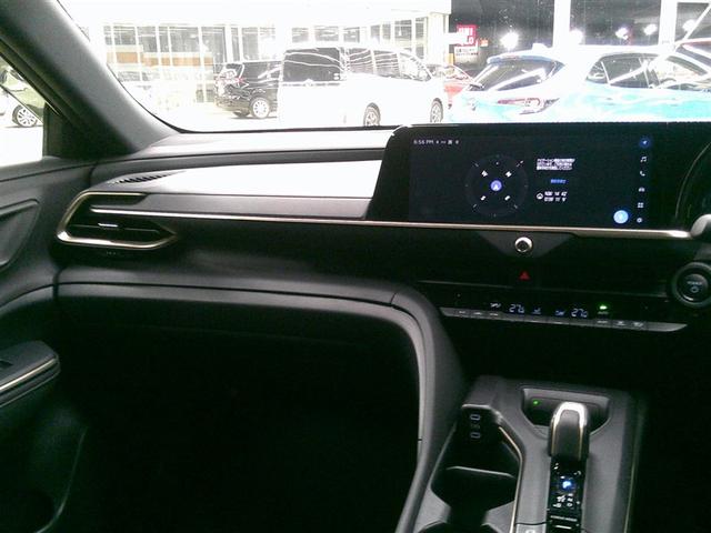 クラウンクロスオーバー Ｇアドバンスド　衝突軽減装置　フルセグテレビ　Ｂカメラ　ＥＴＣ　オートエアコン　１オーナー　エアバッグ　４ＷＤ　ＡＢＳ　メモリーナビ　ナビ＆ＴＶ　アルミホイール（11枚目）