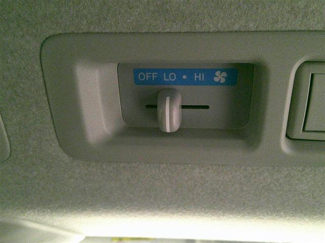 ハイエースバン ロングスーパーＧＬ　ワンオーナー車　Ｗエアコン　Ｂカメラ　ＬＥＤライト　パワーウインドウ　横滑防止　ドライブレコーダー　アルミホイール　フルセグテレビ　ＤＶＤ視聴可　キーレスエントリー　メモリーナビ　オートエアコン（9枚目）