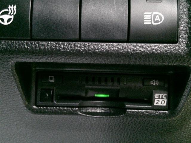 RAV4 G Zパッケージ インテリジェントクリアランスソナー エアロ 整備記録簿 AWD LEDライト アルミホイル オートクルーズ 横滑り防止装置 バックガイドモニター 盗難防止装置 デュアルエアバッグ メモリナビ キーレス(10枚目)