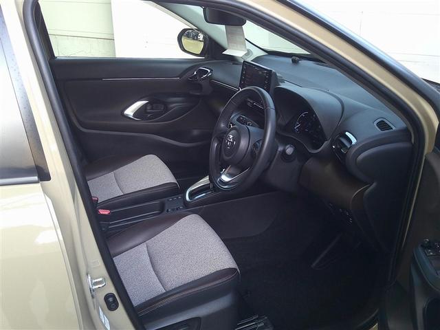 ヤリスクロス ハイブリッドZ ドライブレコーダ インテリジェントキー アルミホイル LEDライト リアカメラ クルーズコントロール 整備記録簿 横滑り防止システム ナビTV メモリーナビゲーション 電動シ-ト パワステ キーフリー(12枚目)