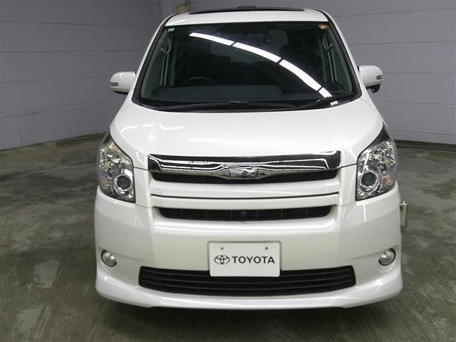 ノア Ｓｉ　Ｗエアバッグ　地デジ　ダブルエアコン　アルミ　ＰＷ　フルオートエアコン　ナビＴＶ　パワーステアリング　ＨＤＤナビ　三列シート　ＡＢＳ　運転席エアバック　ダブルサンルーフ　バックガイドモニター（2枚目）