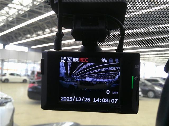 ヤリスクロス ハイブリッドＧ　ＴＳＳ　イモビライザー　バックモニタ－　記録簿有　エアコン　ナビ　ＬＥＤヘッドライト　インテリキー　パワーウィンド　Ｗエアバック　オートクルーズ　キーフリー　ドライブレコーダー　横滑防止装置　アルミ（16枚目）