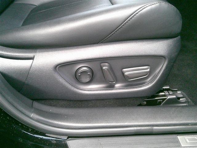 クラウンハイブリッド ＲＳアドバンス　地デジ　衝突被害軽減装置　ドライブレコーダ　ＬＥＤヘットライト　後カメラ　ＡＣ　エアバッグ　ナビＴＶ　セキュリティーアラーム　キーフリー　スマートキ　パワーウィンドウ　メモリナビ　アルミ　パワステ（14枚目）