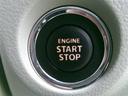 プッシュスタートです!鞄やポケットに鍵をしまったままでもエンジン始動やドアの開閉ができて便利ですよ!