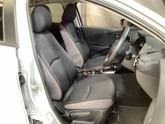 ＭＡＺＤＡ２ １５ＢＤ　マツダコネクトＰＫＧ　３６０°セーフティＰＫＧ　セーフティクルーズＰＫＧ　ウォームコンフォートＰＫＧ　車線逸脱警報　スマートキー　ＬＥＤヘッドライト　衝突軽減ブレーキ　全方位カメラ　フルセグ　エアコン（7枚目）