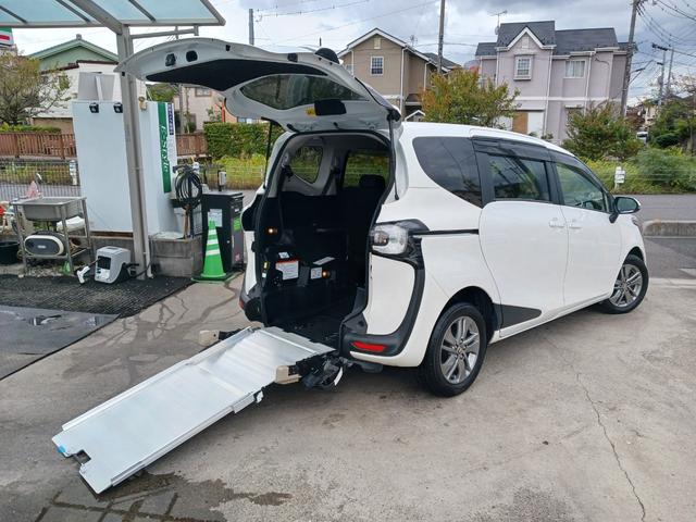シエンタ Ｇ　１．５Ｇ　福祉車両　スローパー　後部座席付５人乗り　衝突軽減　横滑り防止　ナビ　ＴＶ　ＢＴ　ＥＴＣ　Ｂカメラ　社外スピーカー　ドラレコ　レーダー探知機　純正アルミ　記録簿有（16枚目）