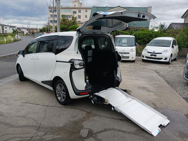 シエンタ Ｇ　１．５Ｇ　福祉車両　スローパー　後部座席付５人乗り　衝突軽減　横滑り防止　ナビ　ＴＶ　ＢＴ　ＥＴＣ　Ｂカメラ　社外スピーカー　ドラレコ　レーダー探知機　純正アルミ　記録簿有（18枚目）