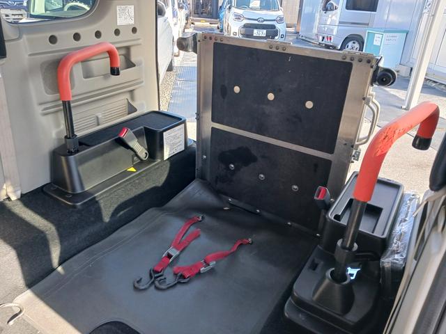 ＮＶ１００クリッパーリオ 　ターボ　福祉車両　スローパー　電動ウインチ　後席付４人乗り　ナビ　ＢＴ　Ｂカメラ　ドラレコ　軽減ブレーキ　横滑り防止　型式３ＢＡ　１オーナー車（18枚目）