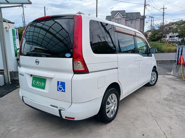 セレナ  福祉車両 スローパー 電動スロープ 電動固定 オートステップ アシストグリップ 3列8人乗り ナビ TV ETC Bカメラ(3枚目)