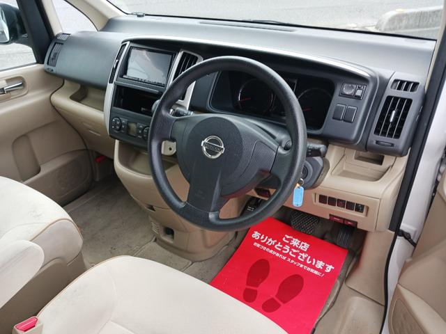 セレナ  福祉車両 スローパー 電動スロープ 電動固定 オートステップ アシストグリップ 3列8人乗り ナビ TV ETC Bカメラ(4枚目)